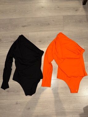 SCACTO One Sleeve Off Shoulder Body Suit 2-Pk